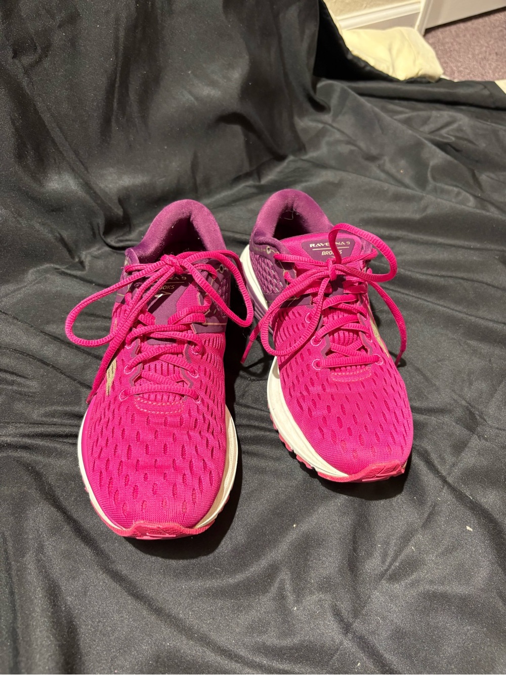 Brooks Women's Magenta-Pink Running Shoes - Picture 2 of 6